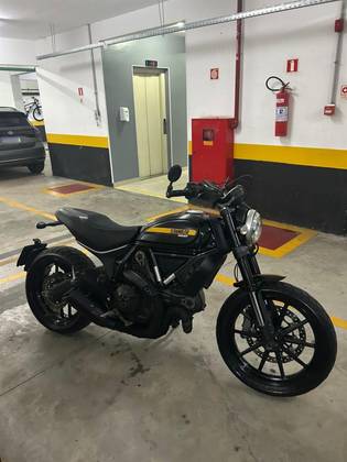 DUCATI SCRAMBLER ICON 